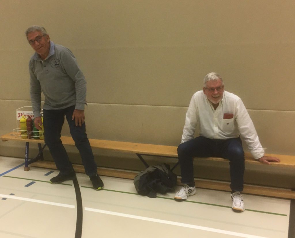 CHAMPIONNAT 21-22-J7 - CHÂTEL - Düdingen - 2022-05-02 - Jean-Pierre et Raymomd sur le banc